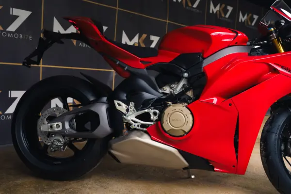 Ducati Panigale V4 S 2025 12