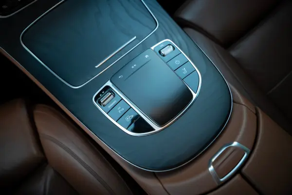 Mercedes-Benz E 300 de 4Matic 9G-TRONIC AMG Line 13