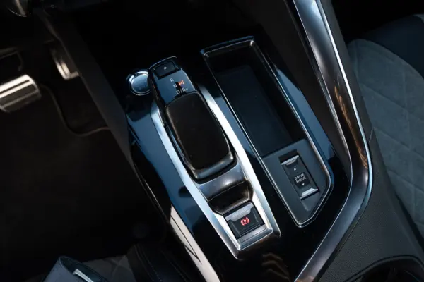 Peugeot 3008 1.6 Hybrid GT Line e-EAT8 18