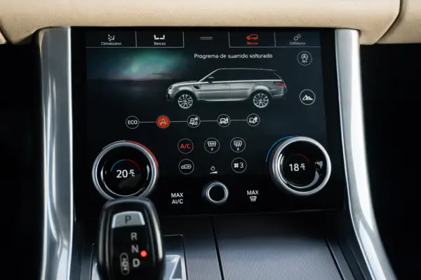 Land Rover Range Rover Sport SDV6 Black Edition 10