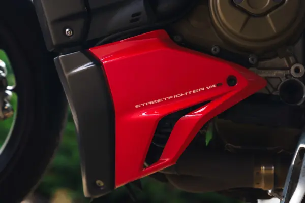 Ducati Streetfighter V4S + AKRAPOVIC 17