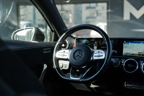 Mercedes-Benz A 180 d 7G-DCT AMG Line 22