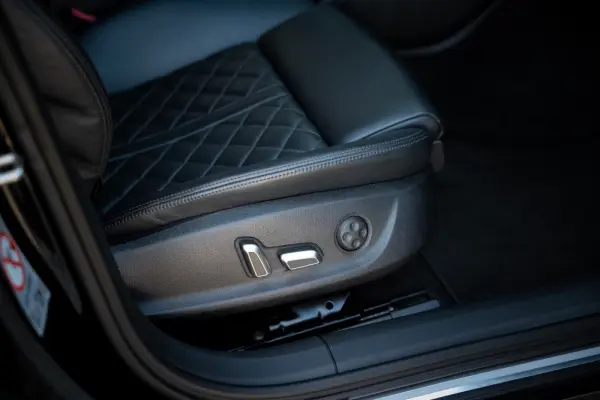 Audi A6 3.0 TDi V6 quattro S-line S tronic 32