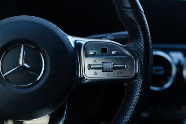 Mercedes-Benz A 180 d 7G-DCT AMG Line 19