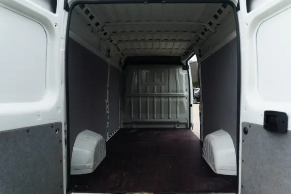 Peugeot Boxer 2.2 BlueHDi 335 L2 CD 9