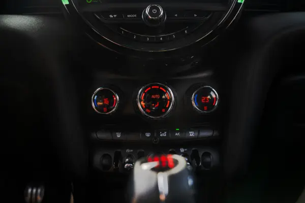 MINI 3 Portas Cooper SD 30