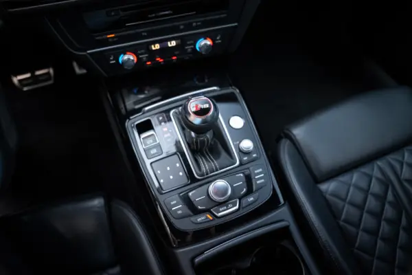 Audi A6 3.0 TDi V6 quattro S-line S tronic 12