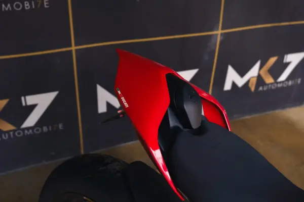 Ducati Streetfighter V4S + AKRAPOVIC 3