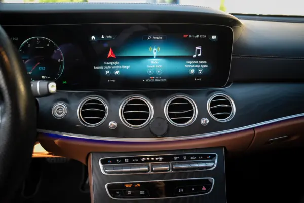Mercedes-Benz E 300 de 4Matic 9G-TRONIC AMG Line 48
