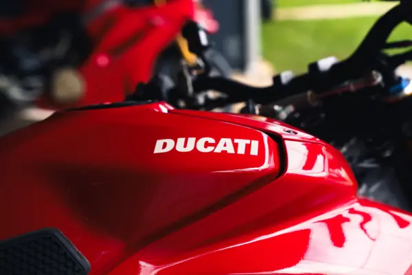 Ducati Streetfighter V4S + AKRAPOVIC 20