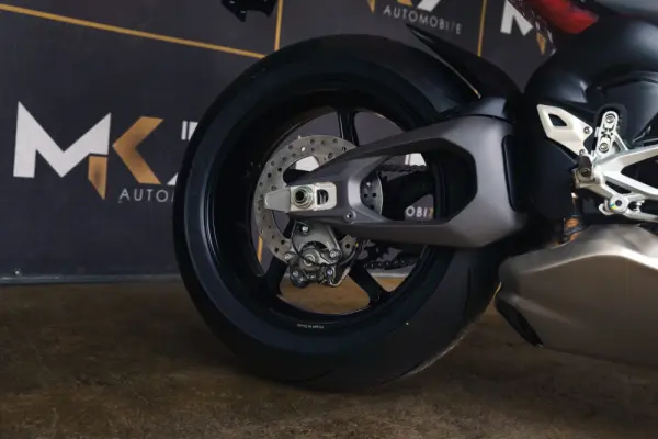 Ducati Panigale V4 S 2025 8