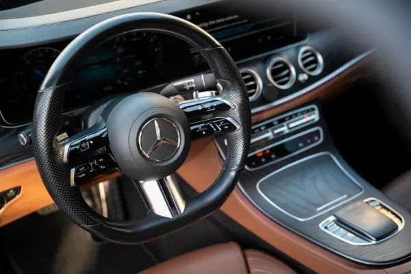 Mercedes-Benz E 300 de 4Matic 9G-TRONIC AMG Line 25