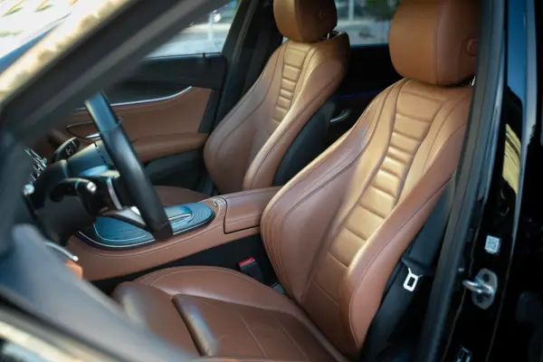 Mercedes-Benz E 300 de 4Matic 9G-TRONIC AMG Line 51