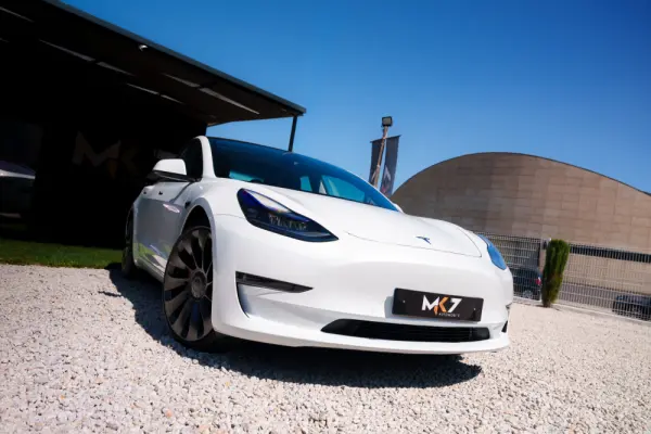 Tesla Model 3 Performance Dual Motor AWD 21