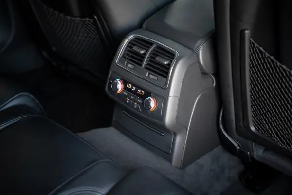 Audi A6 3.0 TDi V6 quattro S-line S tronic 38