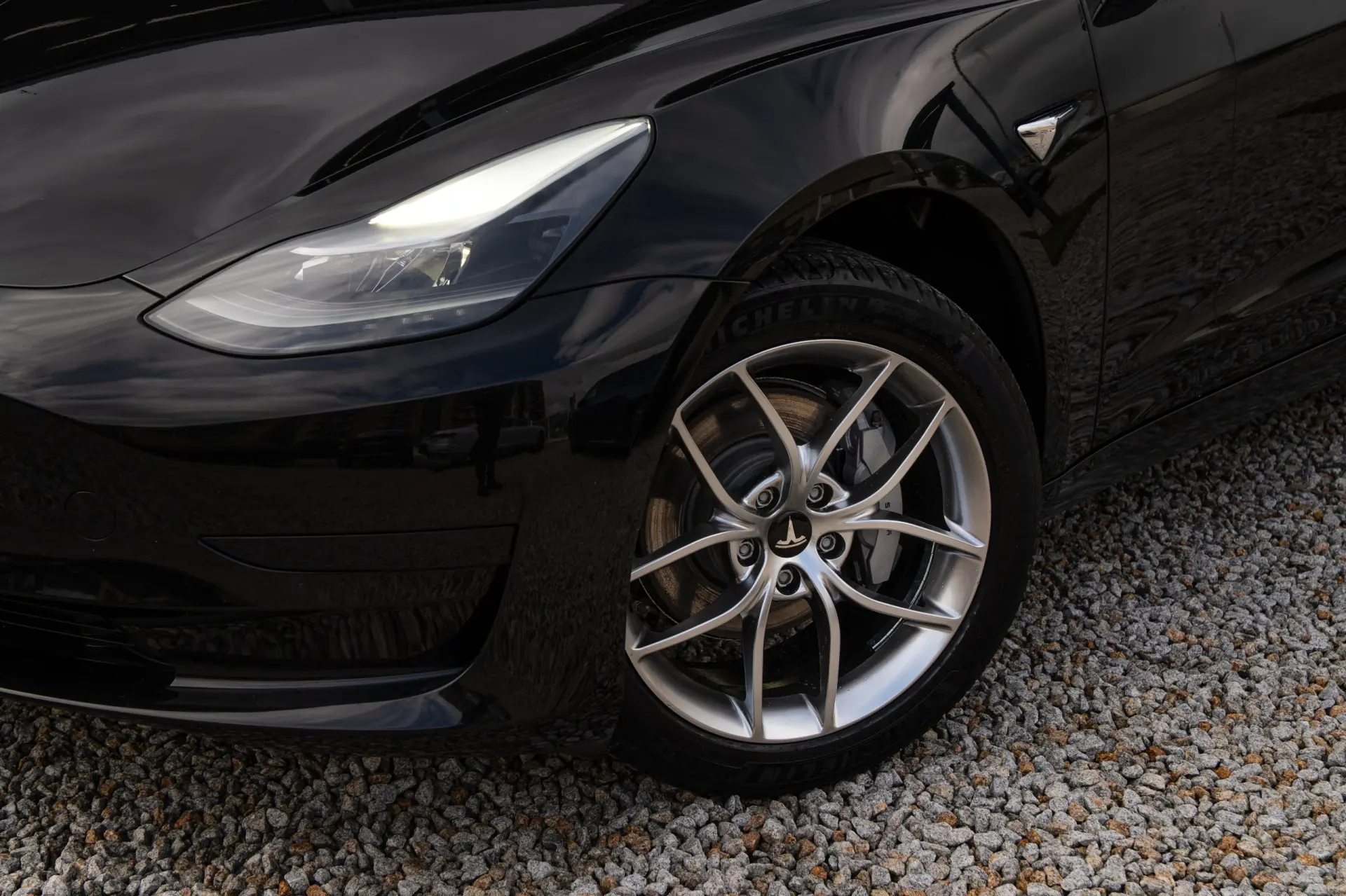 Tesla Model 3 Standard Range Plus RWD 3