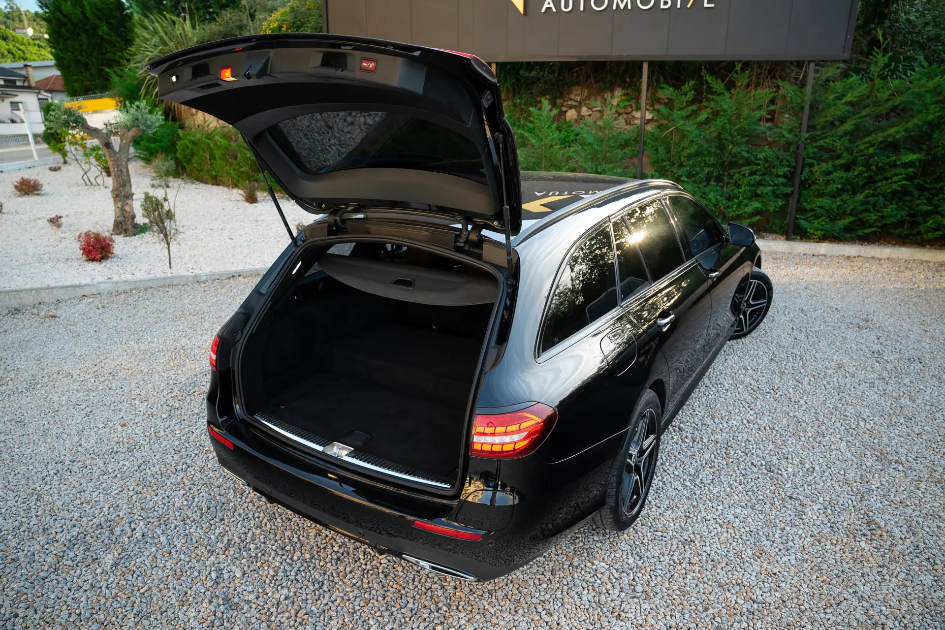 Mercedes-Benz E 300 de 4Matic 9G-TRONIC AMG Line 34