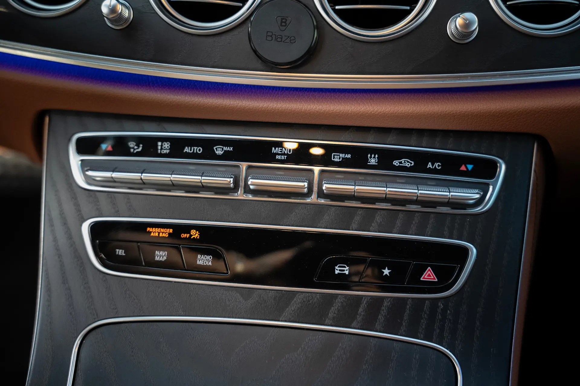 Mercedes-Benz E 300 de 4Matic 9G-TRONIC AMG Line 37