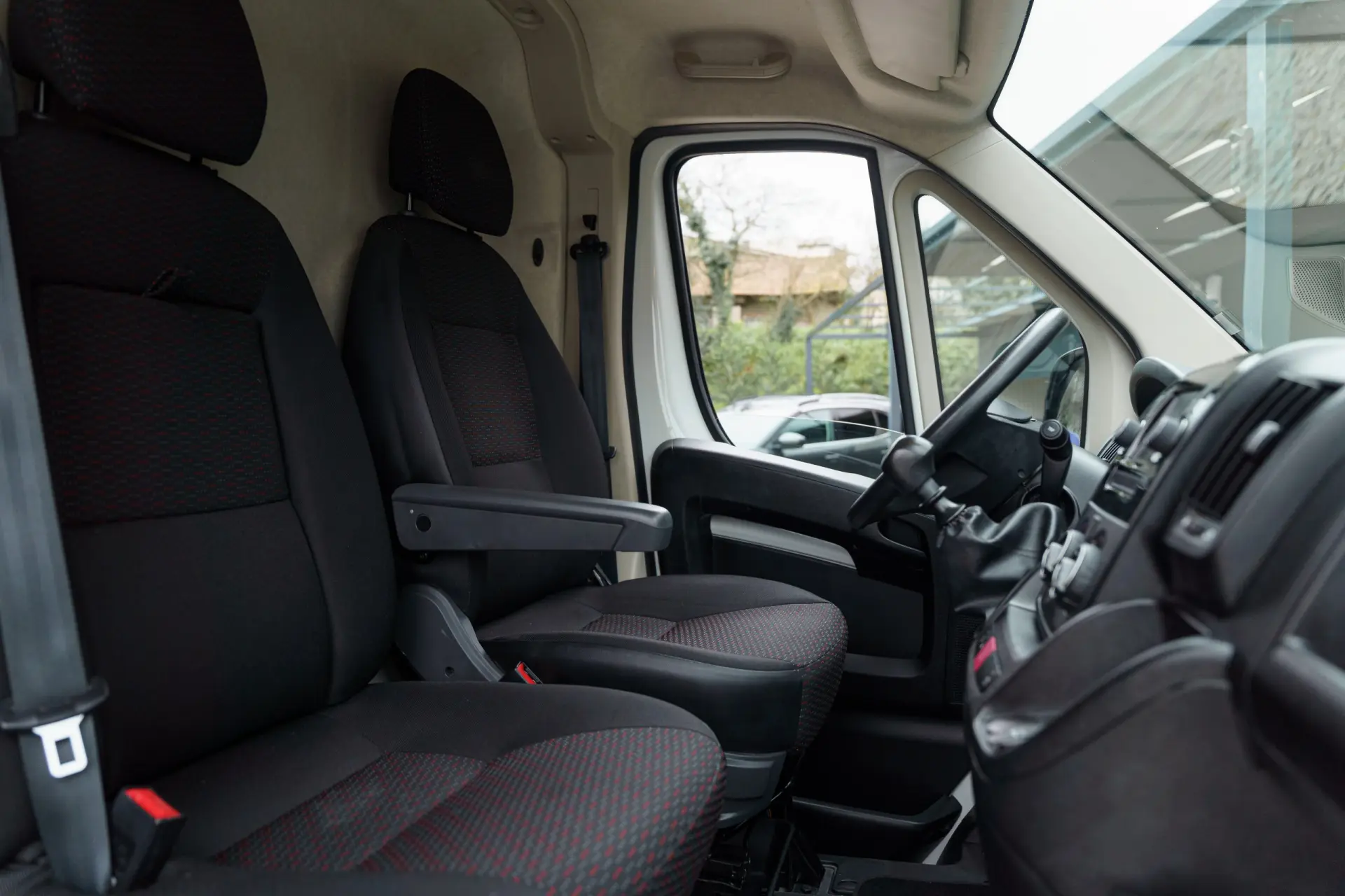 Peugeot Boxer 2.2 BlueHDi 335 L2 CD 12