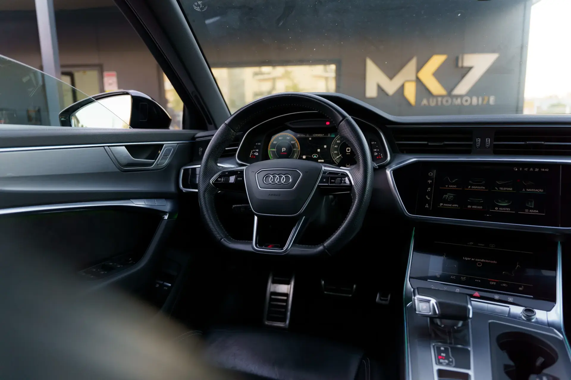 Audi A6 Avant 55 TFSIe quattro S line S tronic 12