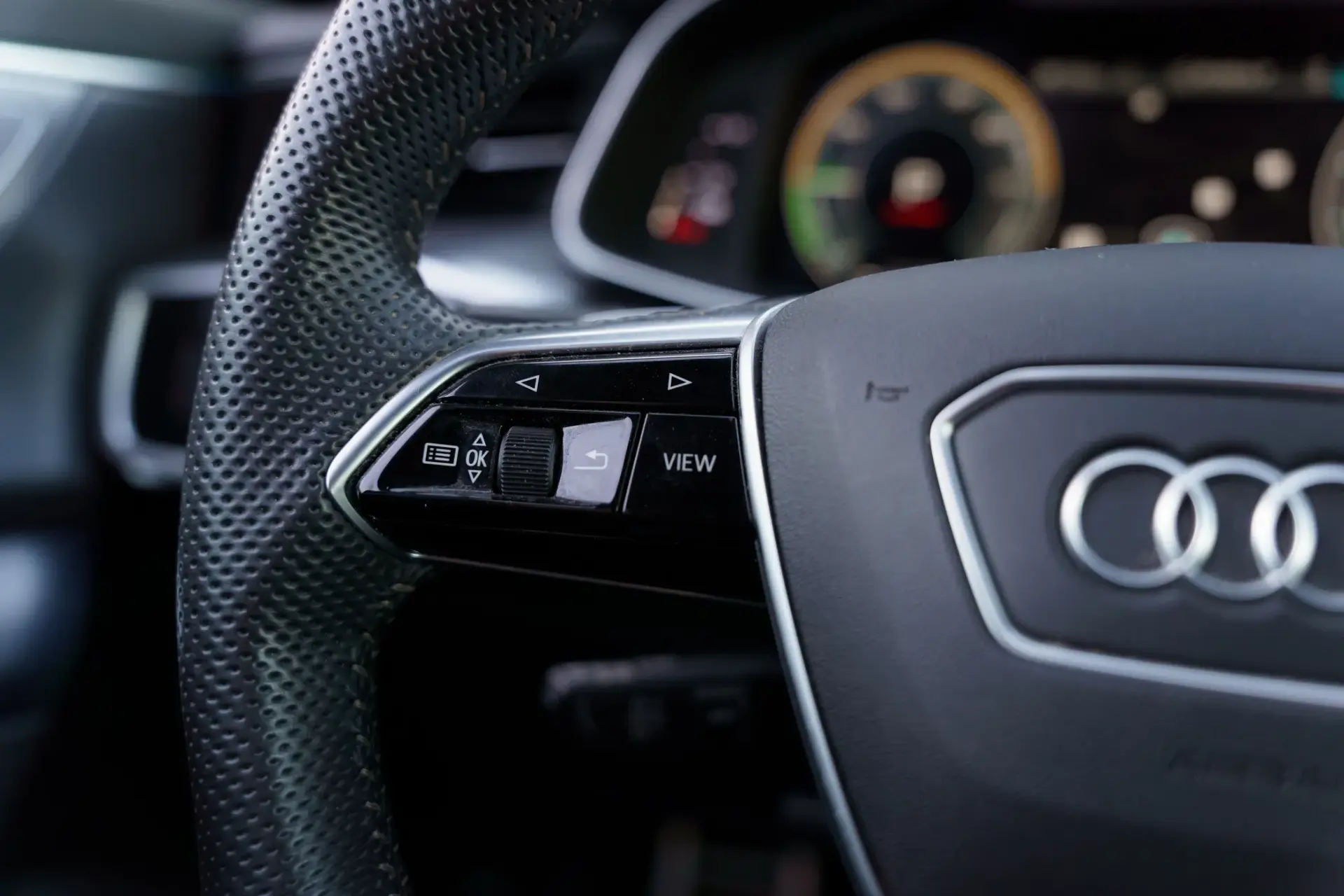 Audi A6 Avant 55 TFSIe quattro S line S tronic 19