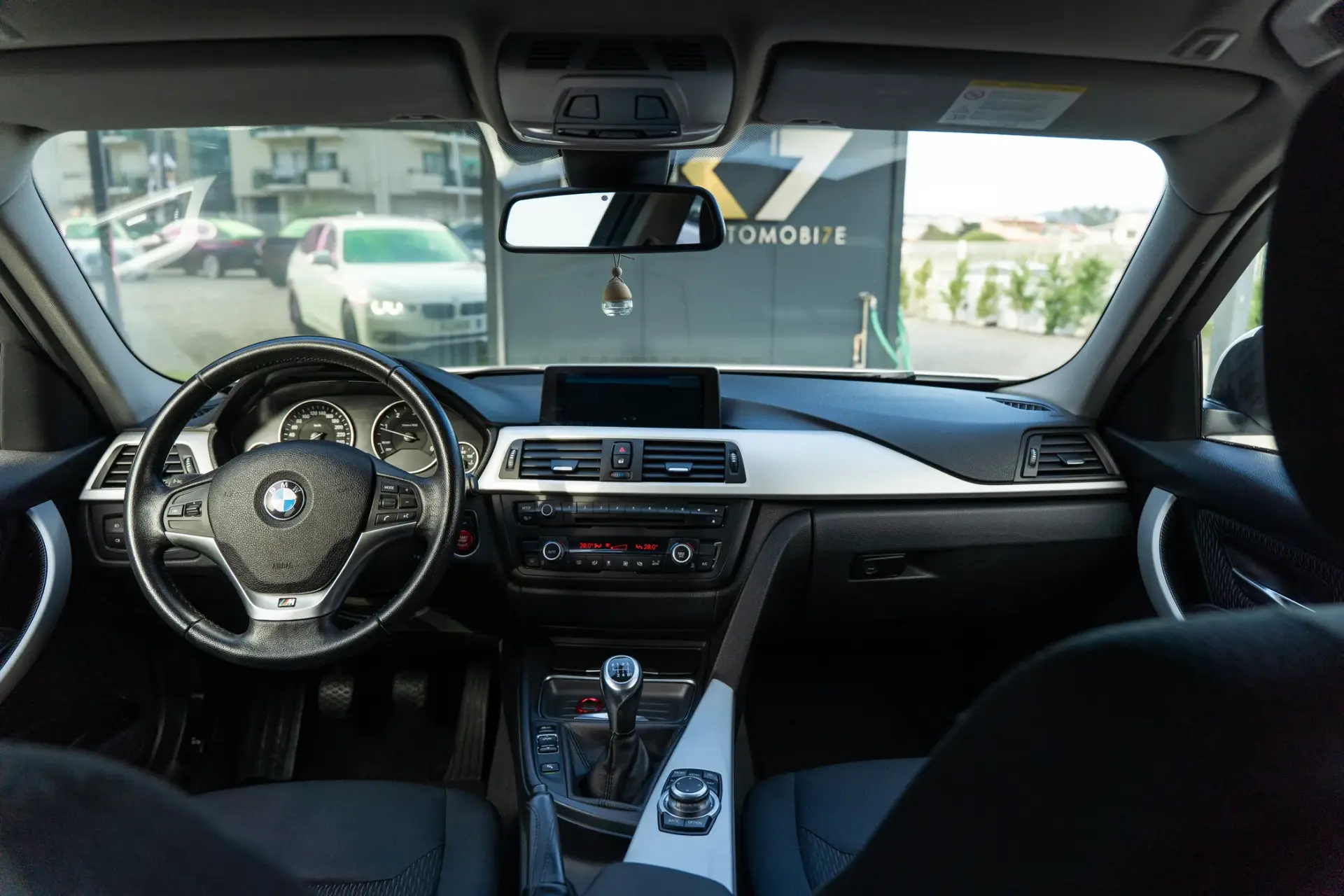 BMW 318 d Line Sport 6