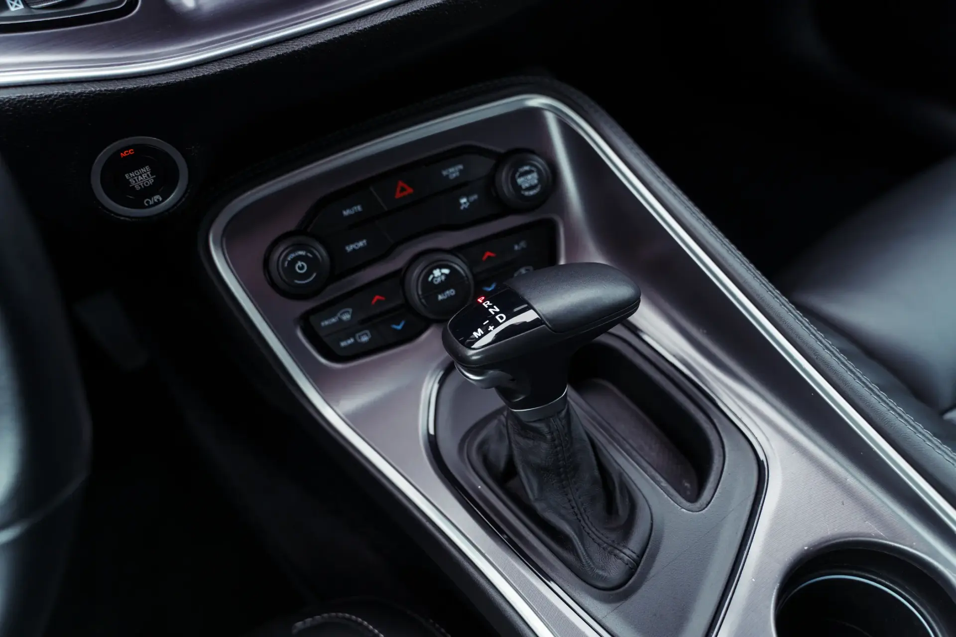 Dodge Challenger Auto SXT Plus 12