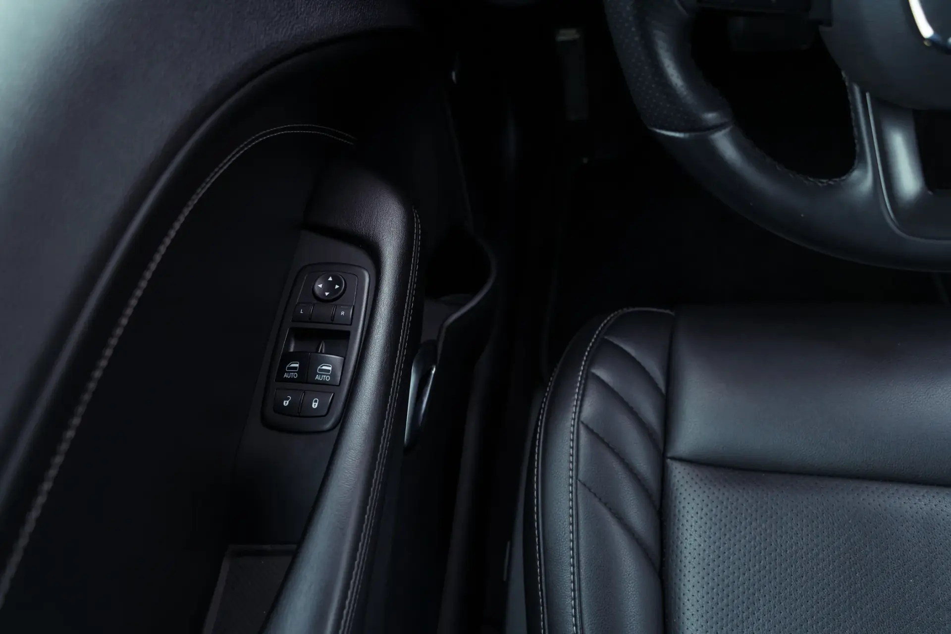 Dodge Challenger Auto SXT Plus 18