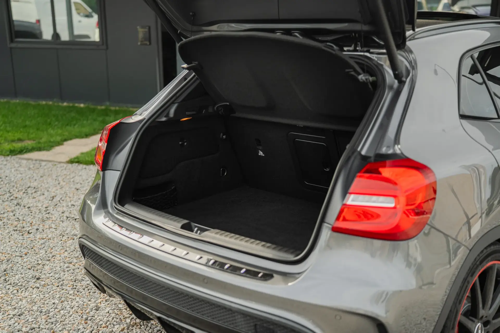 Mercedes-Benz GLA 45 AMG 9