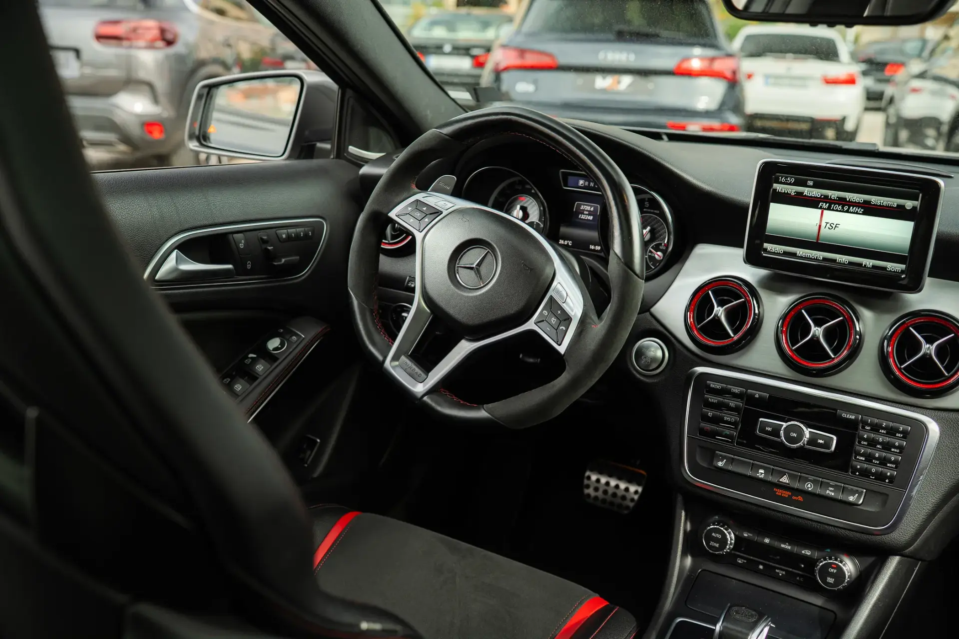 Mercedes-Benz GLA 45 AMG 14