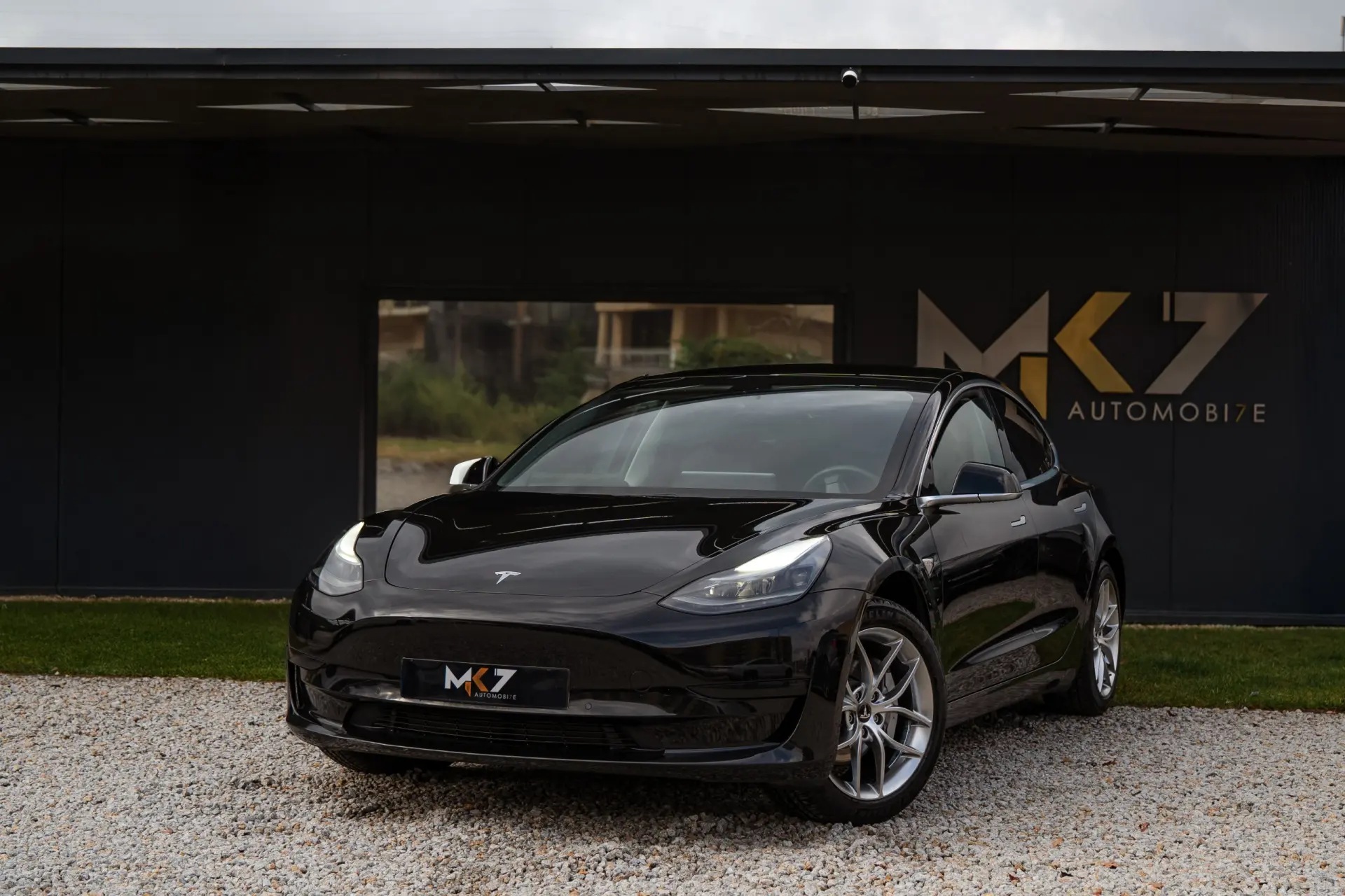 Tesla Model 3 Standard Range Plus RWD 2