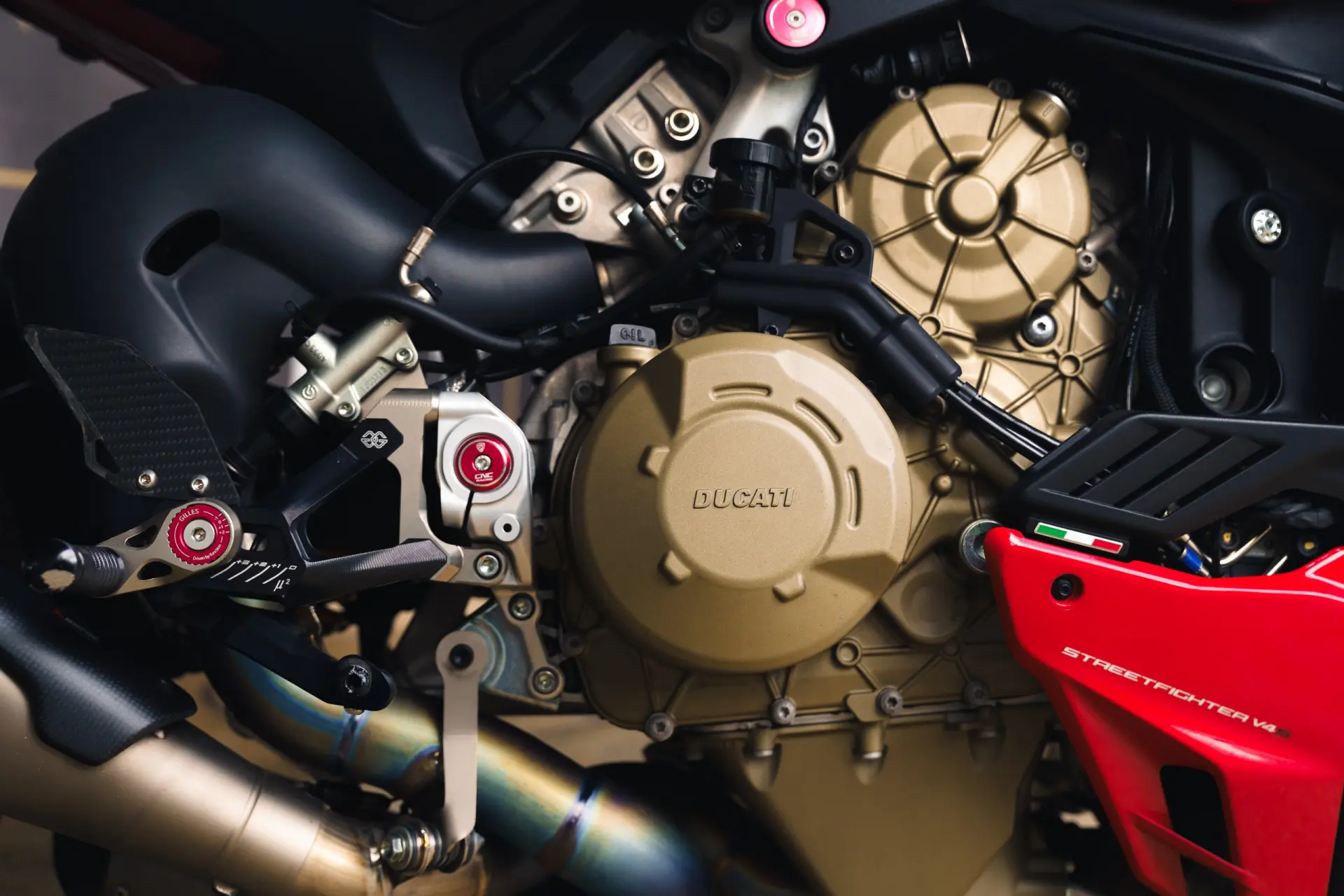 Ducati Streetfighter V4S + AKRAPOVIC 21