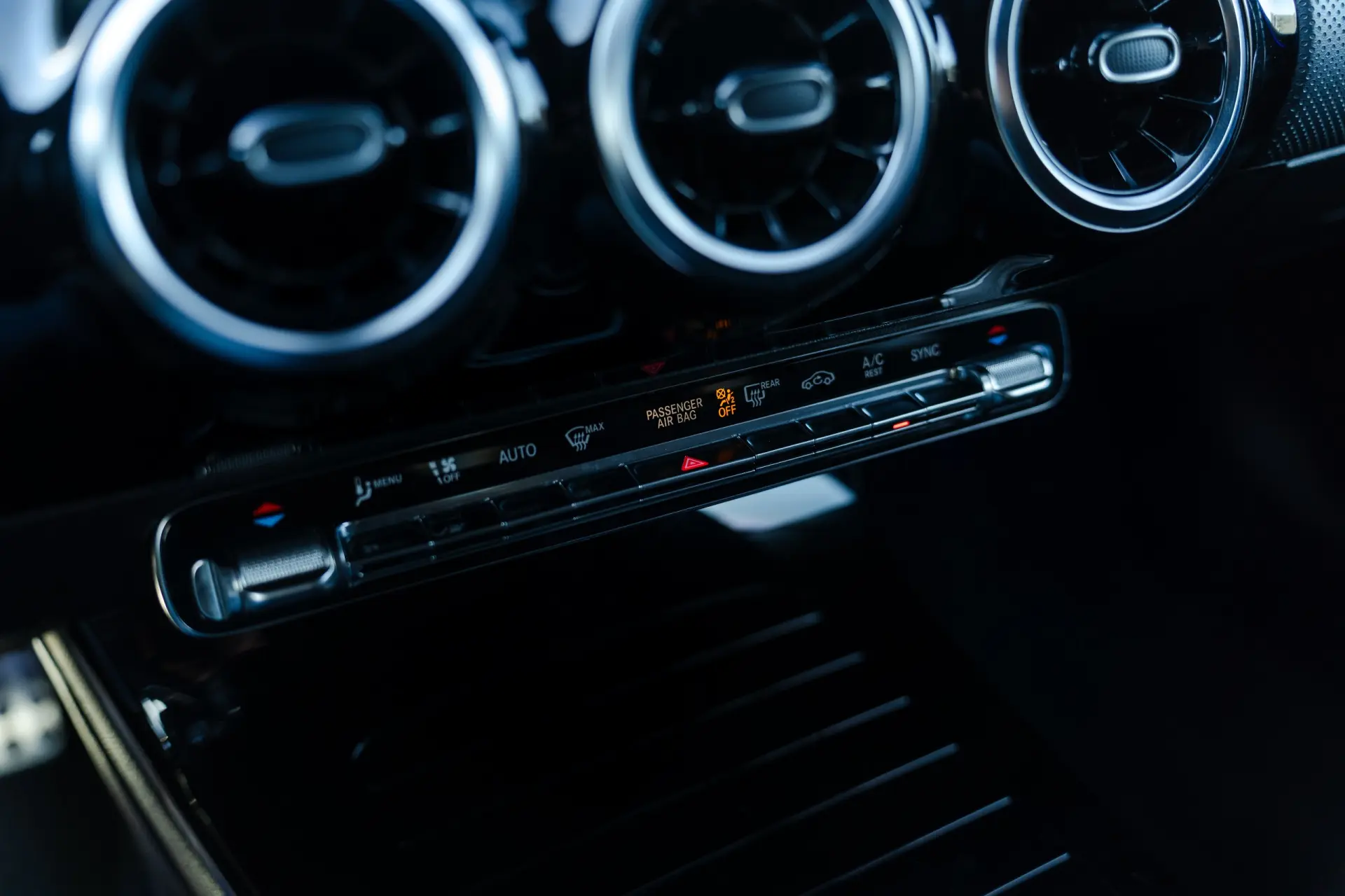 Mercedes-Benz A 180 d 7G-DCT AMG Line 24