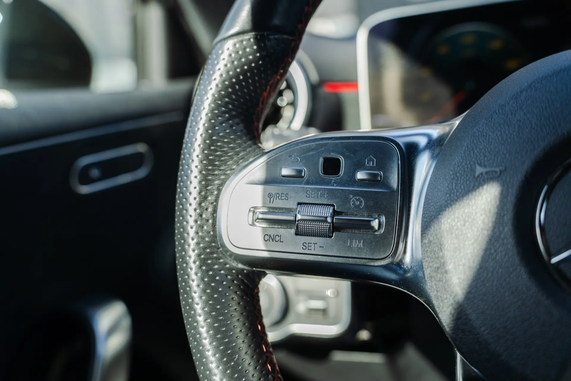 Mercedes-Benz A 180 d 7G-DCT AMG Line 18