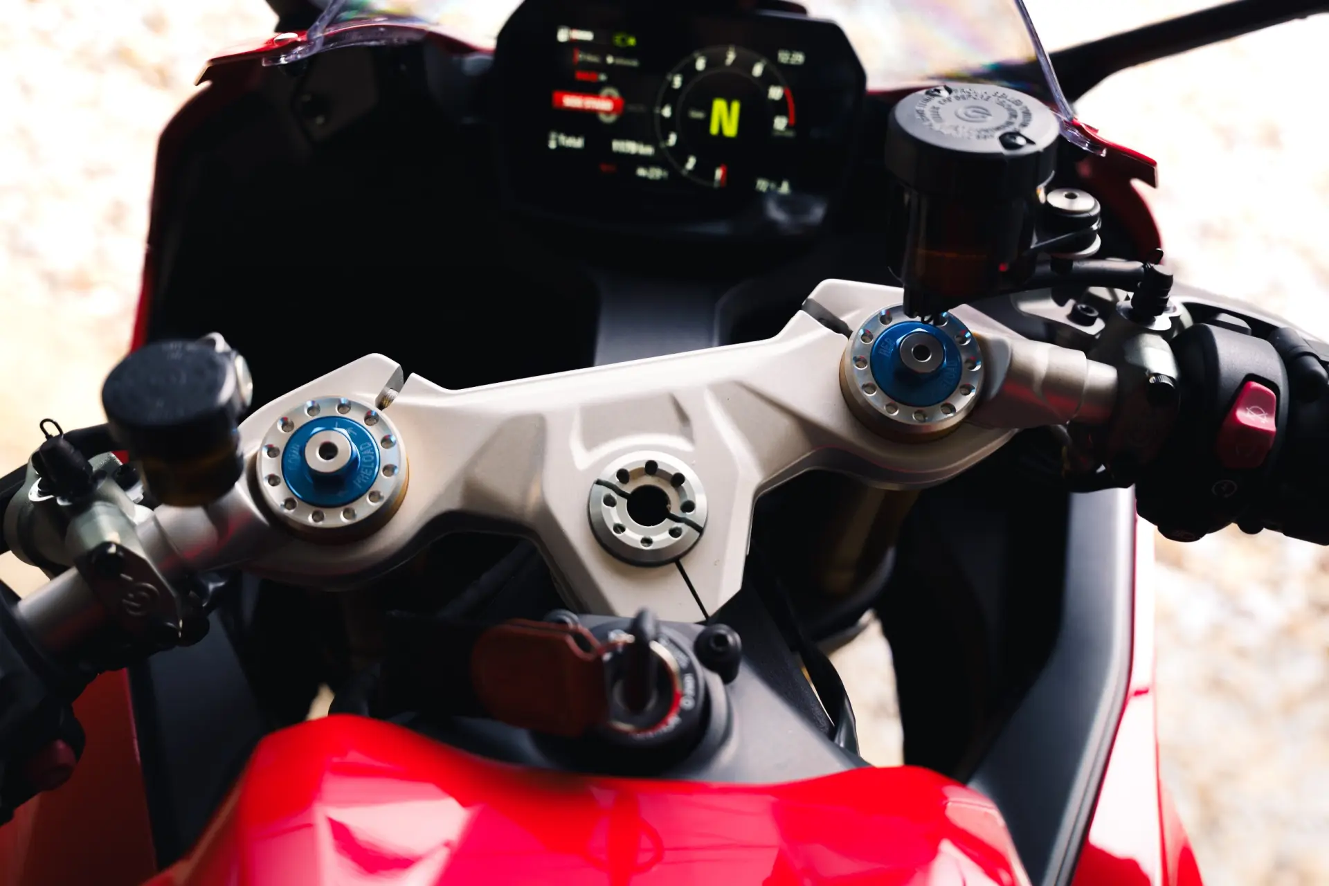 Ducati Panigale V2 V2S 2025 10