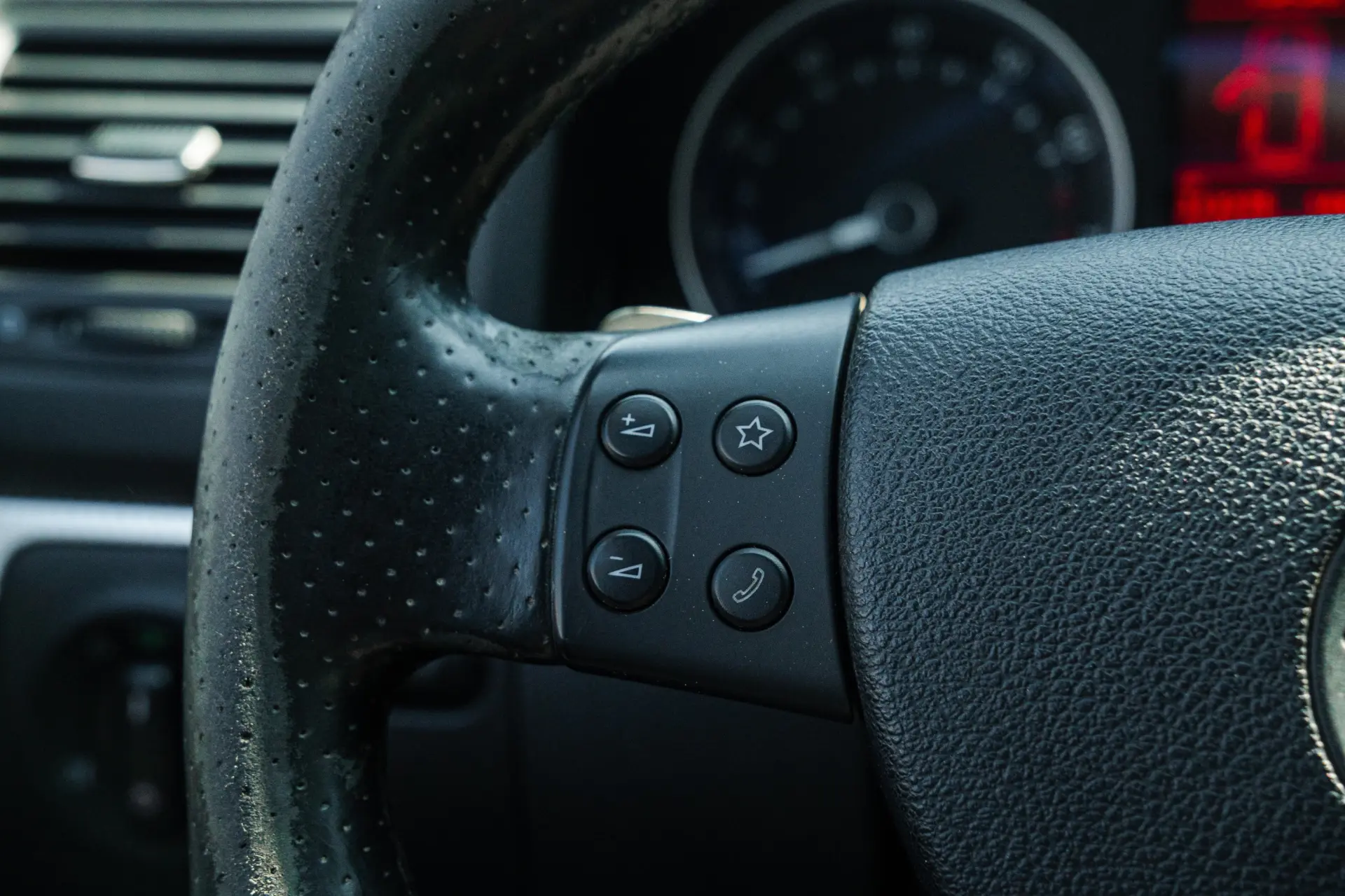 Volkswagen Golf 3.2 R32 4Motion DSG 15