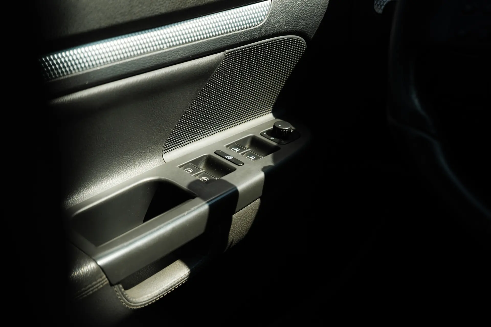 Volkswagen Golf 3.2 R32 4Motion DSG 28