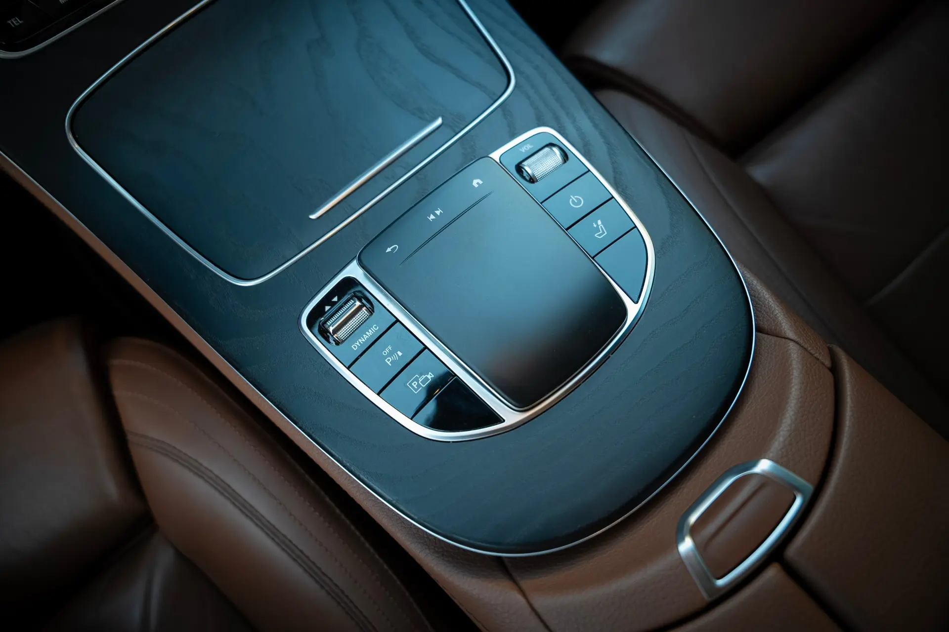 Mercedes-Benz E 300 de 4Matic 9G-TRONIC AMG Line 13
