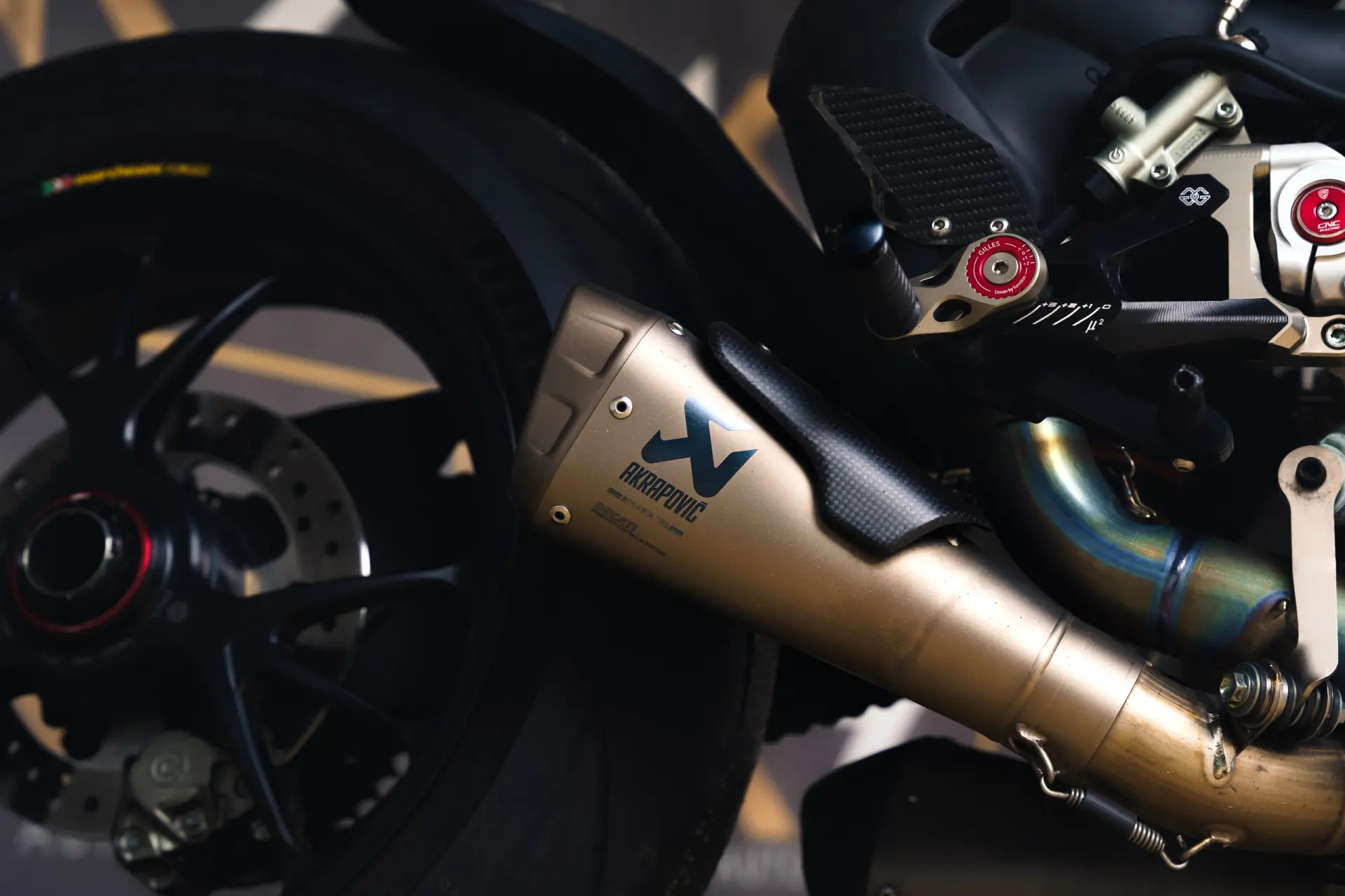 Ducati Streetfighter V4S + AKRAPOVIC 19