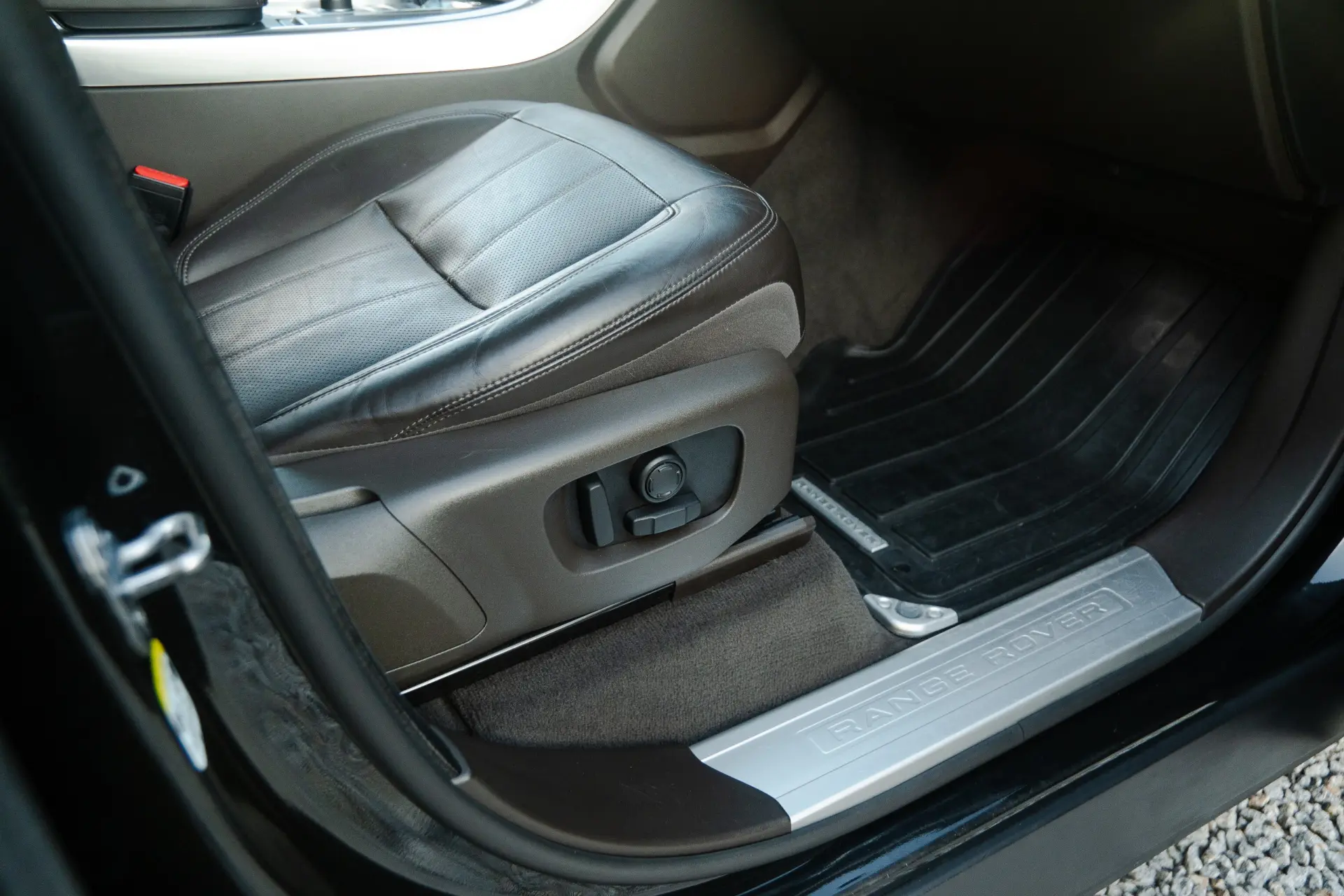 Land Rover Range Rover Sport SDV6 Black Edition 14