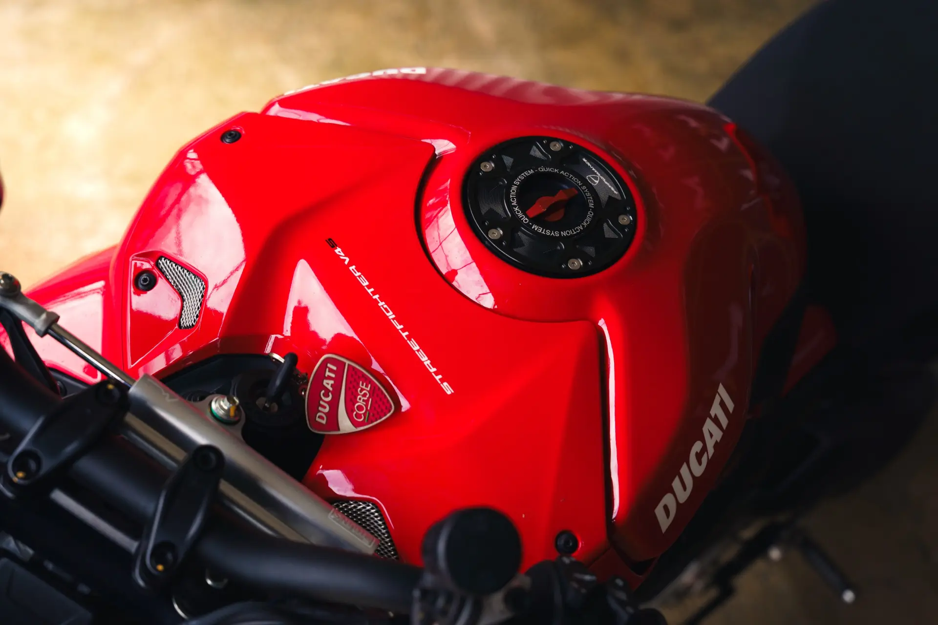 Ducati Streetfighter V4S + AKRAPOVIC 7