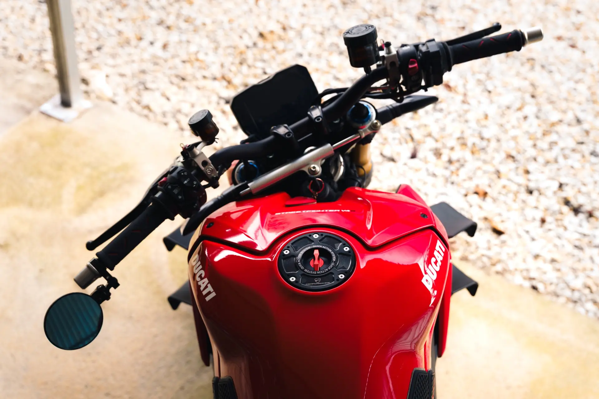 Ducati Streetfighter V4S + AKRAPOVIC 6