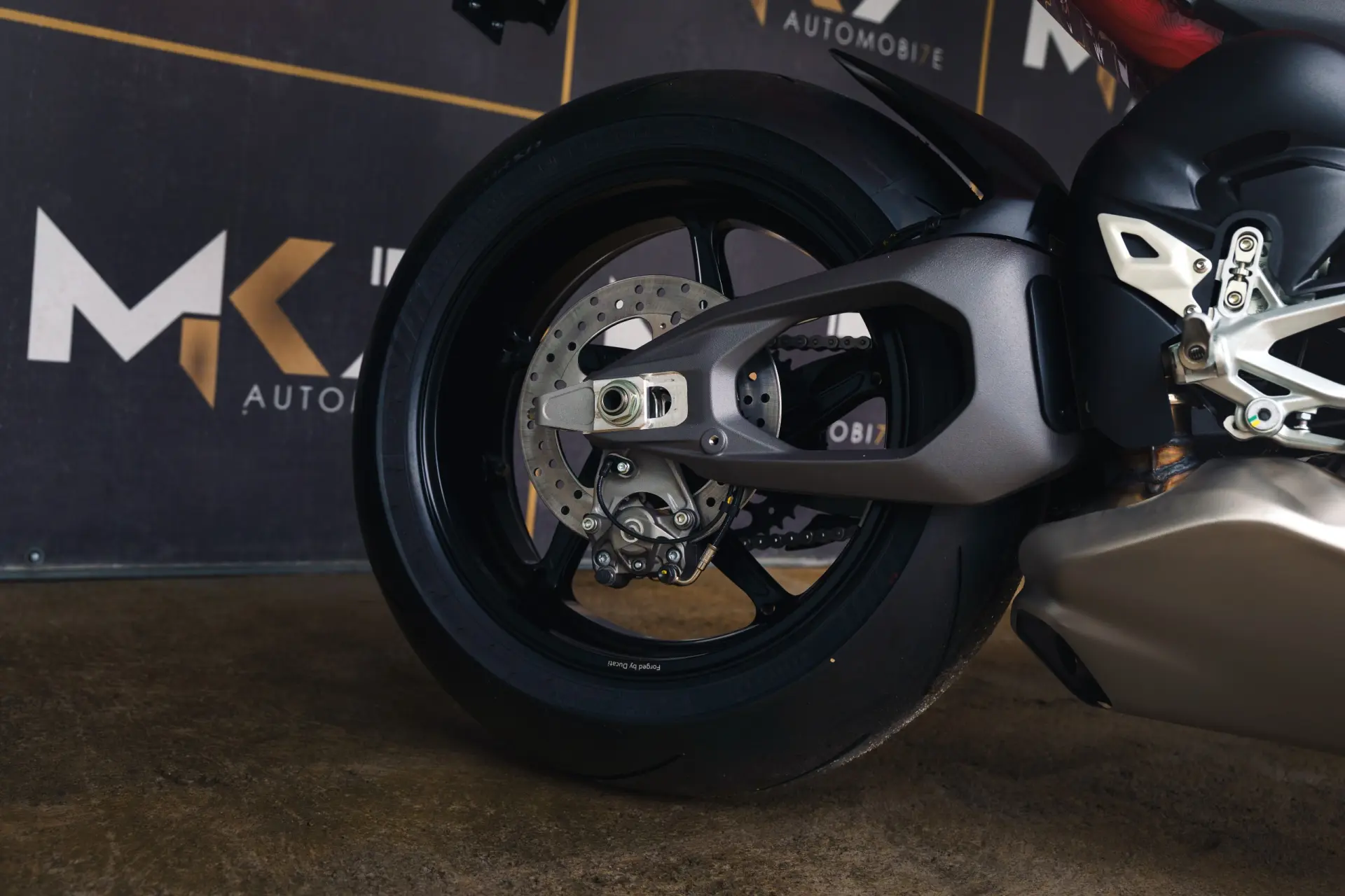 Ducati Panigale V4 S 2025 8