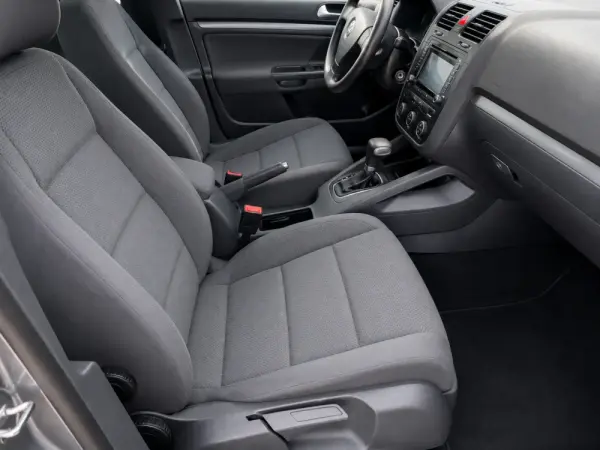Volkswagen Golf 1.9 TDi Confortline DSG 10