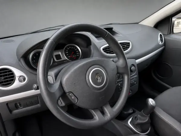 Renault Clio Break 1.2 16V Confort 130g 5