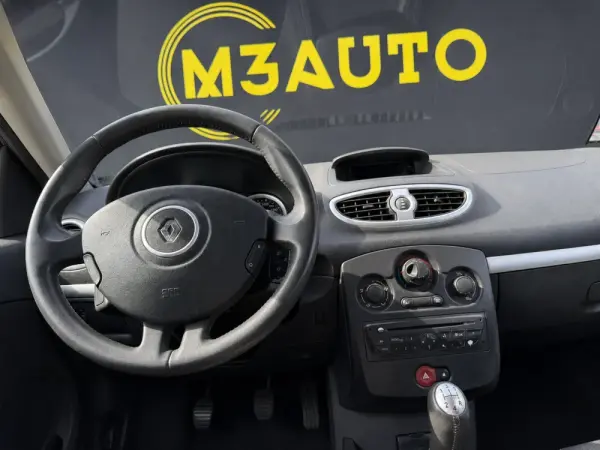 Renault Clio Break 1.2 16V Confort 130g 8