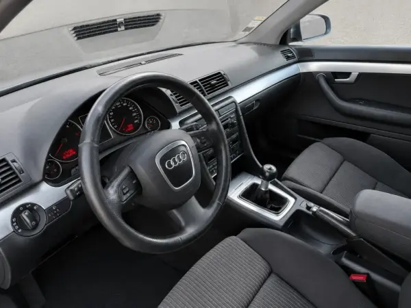 Audi A4 Avant 2.0 TDI Advance 6