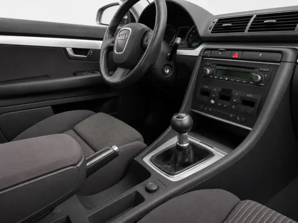 Audi A4 Avant 2.0 TDI Advance 8