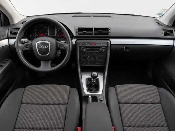 Audi A4 Avant 2.0 TDI Advance 7