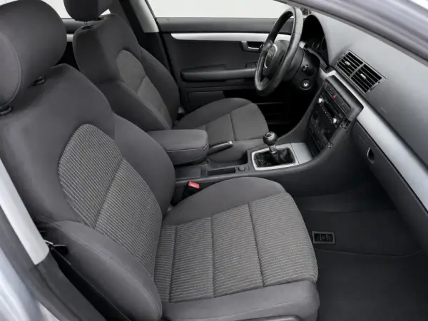 Audi A4 Avant 2.0 TDI Advance 9